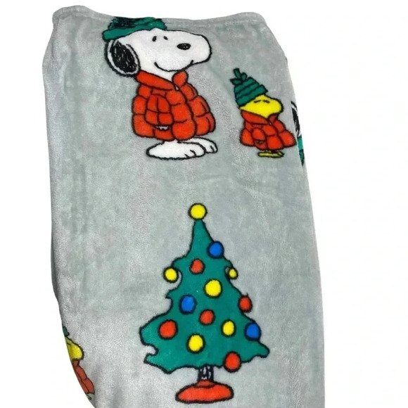 Peanuts Snoopy Woodstock Christmas Tree Plush Throw Blanket 50x70 Gray Holiday - Picture 6 of 6